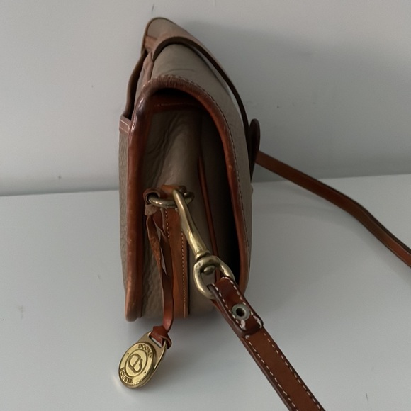 VINTAGE DOONEY AND BOURKE SHOULDER BAG - Picture 2 of 10